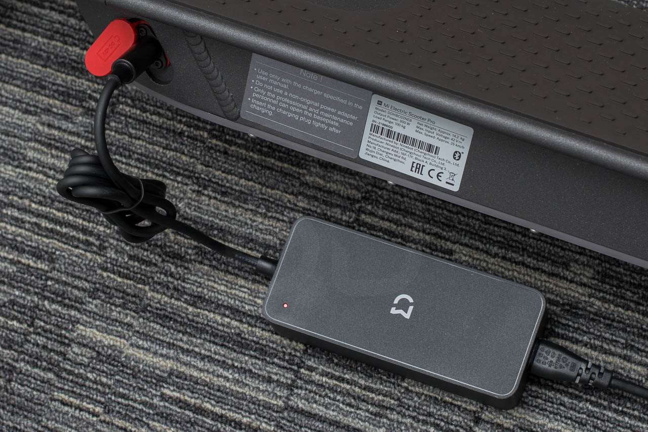 Xiaomi Original Laddare – 42V 1.7A elscooter-adapter för Xiaomi och Ninebot